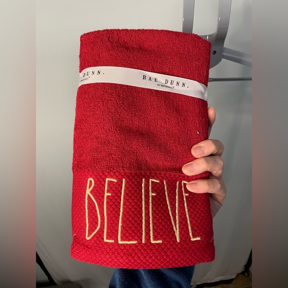 Rae Dunn NWT red Christmas Hand‎ Towels - Picture 1 of 5